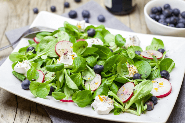 Salade d’épinards aux myrtilles